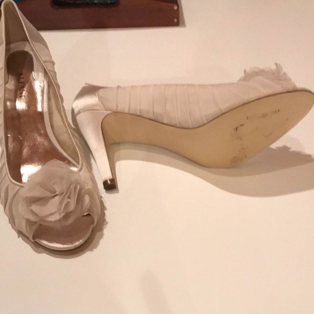 Shoes - Picture 3 of 3
